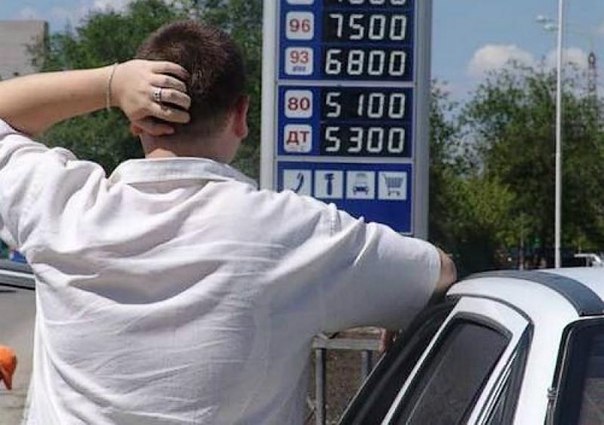 Сколько на самом деле стоит литр бензина?
