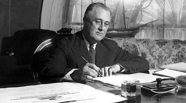 Рузвельт ковал золото, пока горячо. 30 января 1934 г приняли закон о золотом резерве. Все золото страны должно храниться в Казначействе США. В слитках Россия во власти доллара: как это случилось